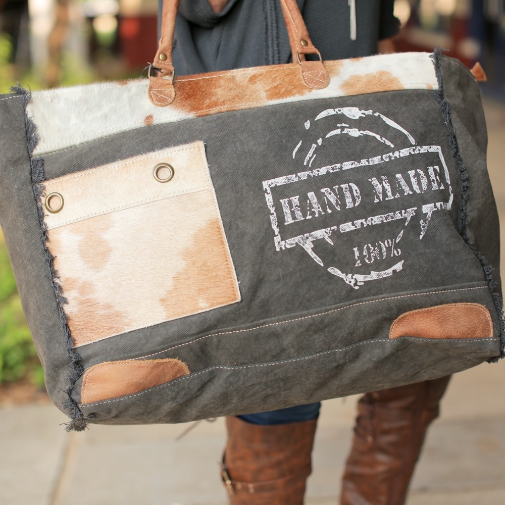 “Hand made” canvas and hair on weekender bag - Picture 6 of 7